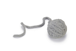 Beeztees - Beeztees Yavru Kedi Oyuncağı, Kuyruklu Yün Top, 6,5cm, 35cm kuyruk