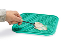 Beeztees Yavru Köpek Yaş Mama Yeme Oyuncağı, Kare Şeklinde, Silikon, Yeşil, 20x20cm - Thumbnail